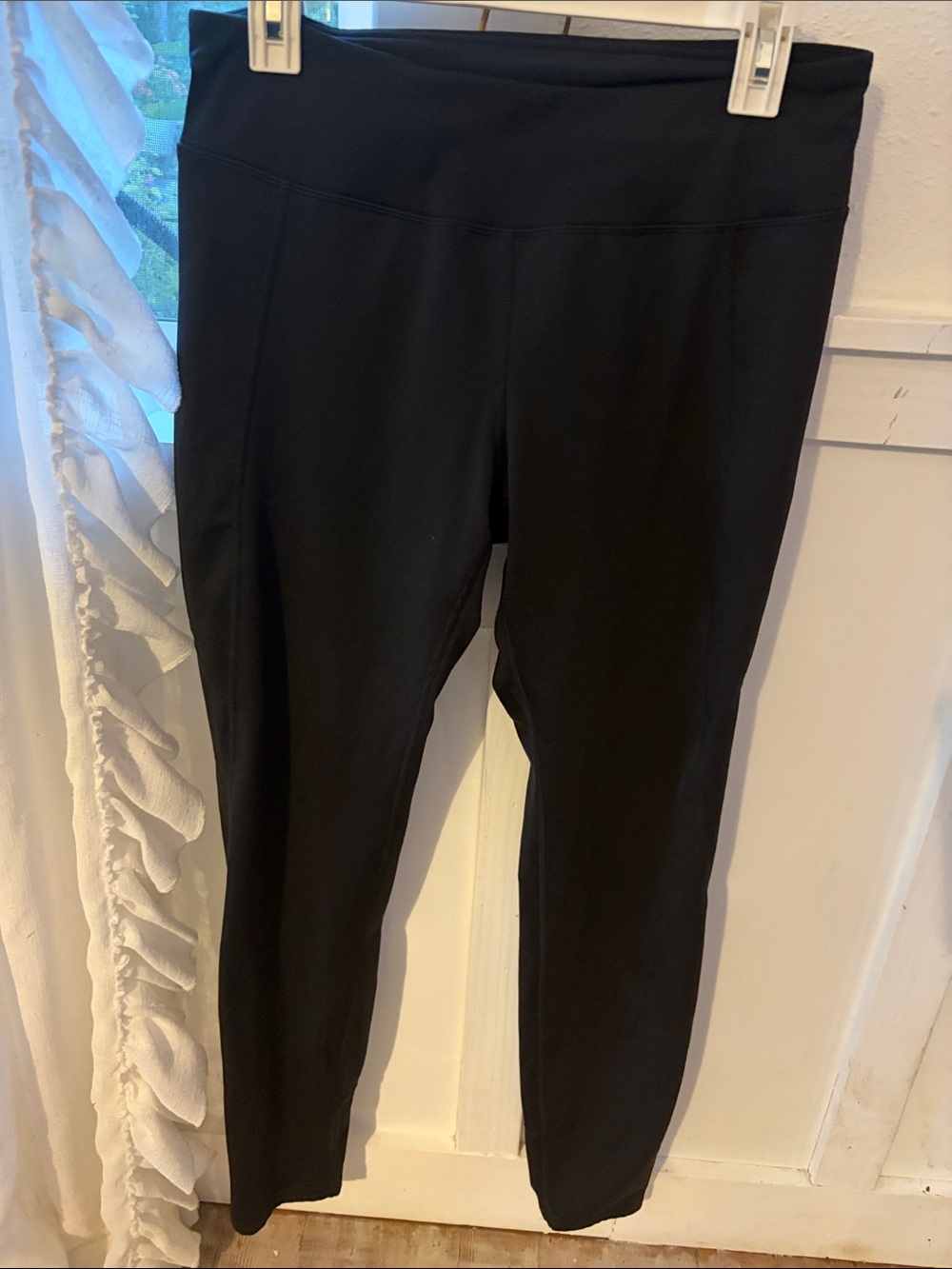 High-Rise Black Women’s Leggings — Sleek Everyday Essential